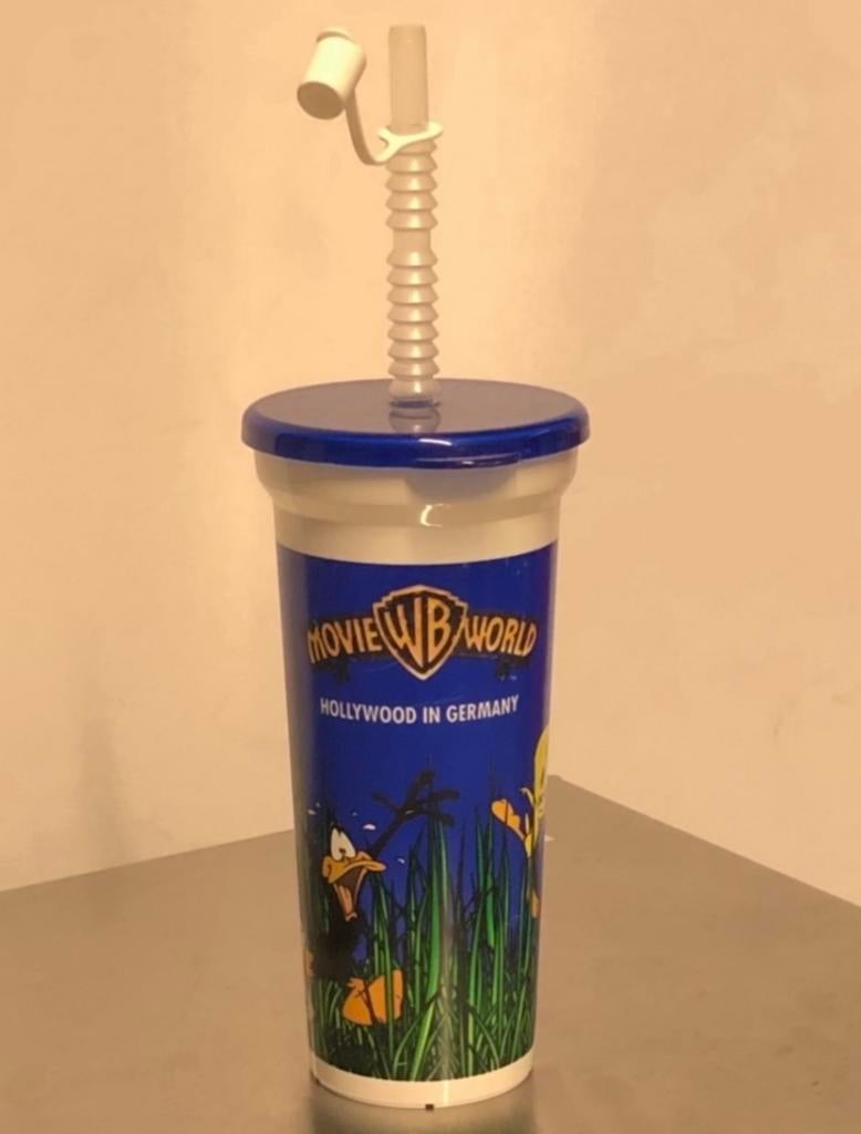 WB MOVIE WORLD HOLLYWOOD IN GERMANY PLASTIC BEKER, Ophalen of Verzenden, Looney Tunes, Zo goed als nieuw, Gebruiksvoorwerp