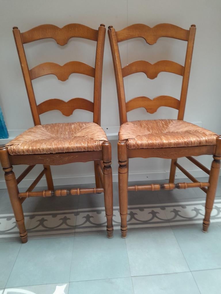 Twee grenen stoeltjeslift met biezen zitting, Ophalen, Gebruikt, Twee, Bruin