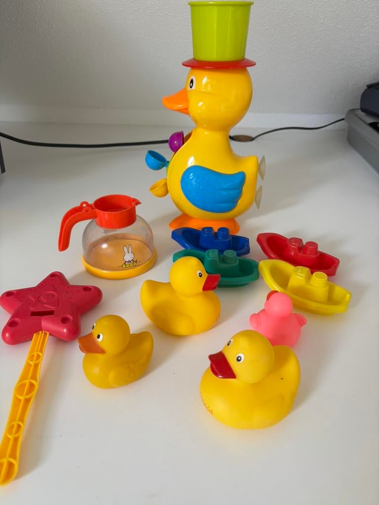 Mooi speelgoed voor in bad of strand. En beker gratis, Ophalen of Verzenden, Zo goed als nieuw