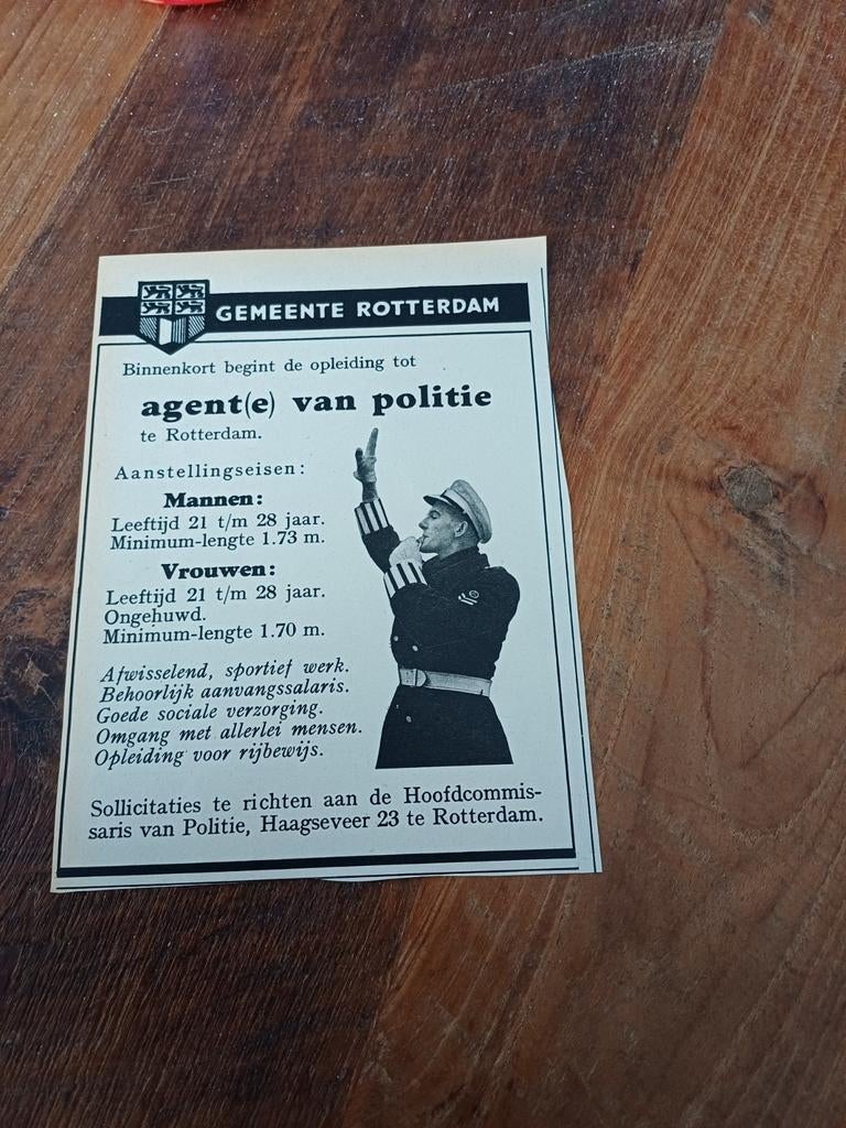 Advertentie agent van politie Rotterdam 1958, Verzamelen, Militaria | Algemeen, Ophalen of Verzenden, Nederland, Embleem of Badge