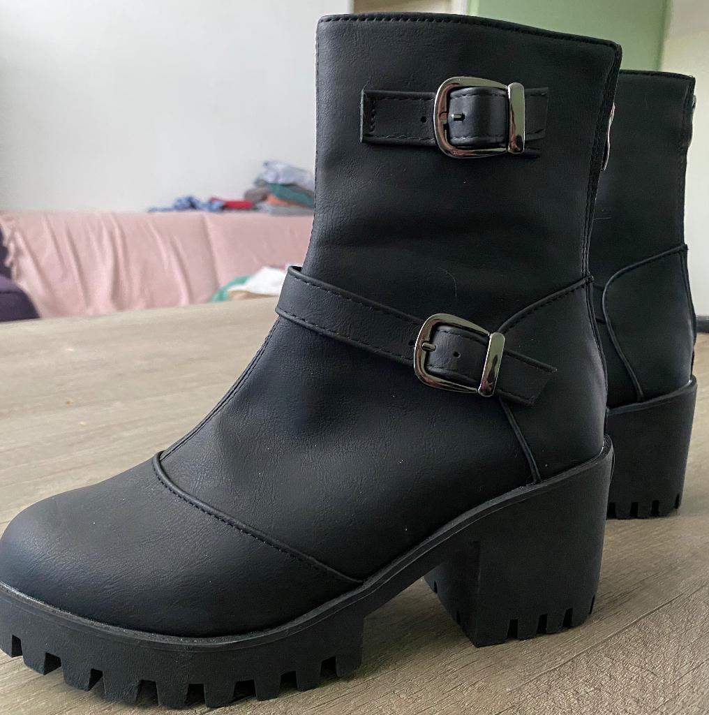 Enkel laarsjes, Zwart, Lage of Enkellaarzen, Ophalen of Verzenden, Onbekend