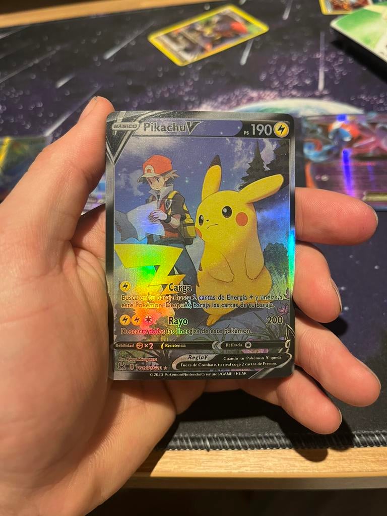 Pikachu V tg16/tg30 pokemon kaart, Ophalen of Verzenden, Zo goed als nieuw