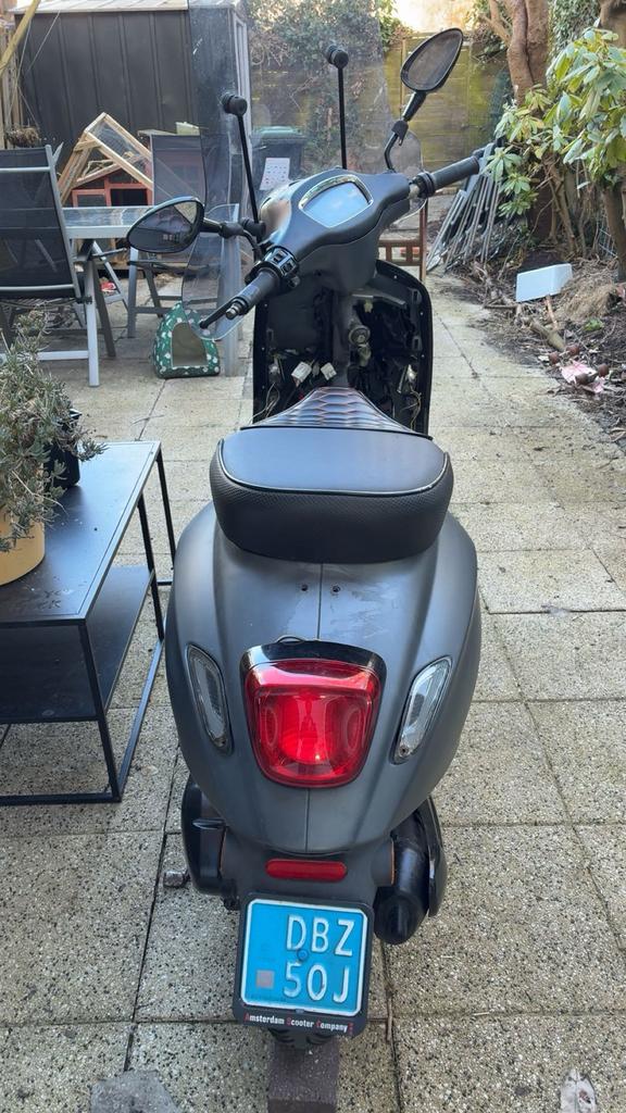 Vespa sprint 125cc, Fietsen en Brommers, Snorfietsen en Snorscooters, Ophalen, Zo goed als nieuw, Benzine, Vespa