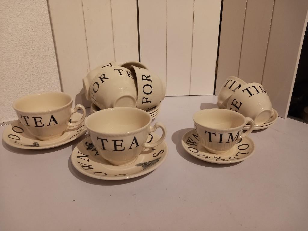 Wood and Sons Coffee en Tea servies Garden zwarte letters., Ophalen of Verzenden, Zo goed als nieuw, Overige stijlen, Kop(pen) en/of Schotel(s)