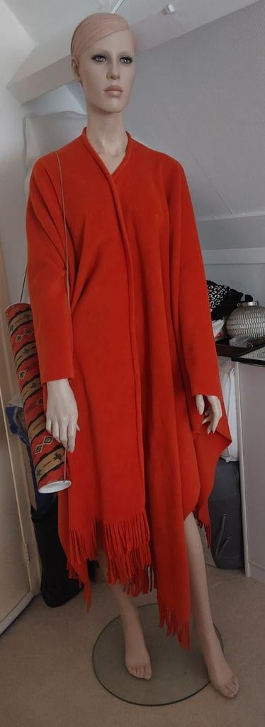 New John Nissen etalagepop, Ophalen, Garen of Naald(en)