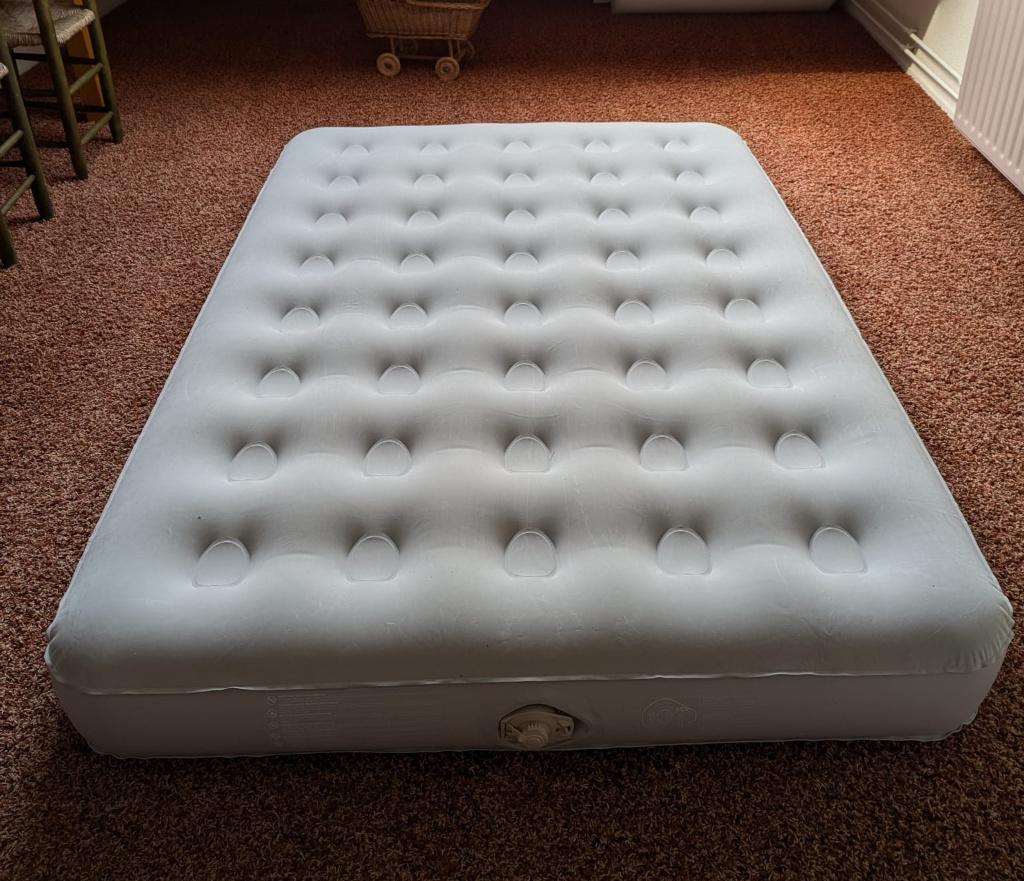 Aerobed 2 persoonsluchtbed, compleet met Tronic omvormer, Ophalen, Zo goed als nieuw, 2-persoons