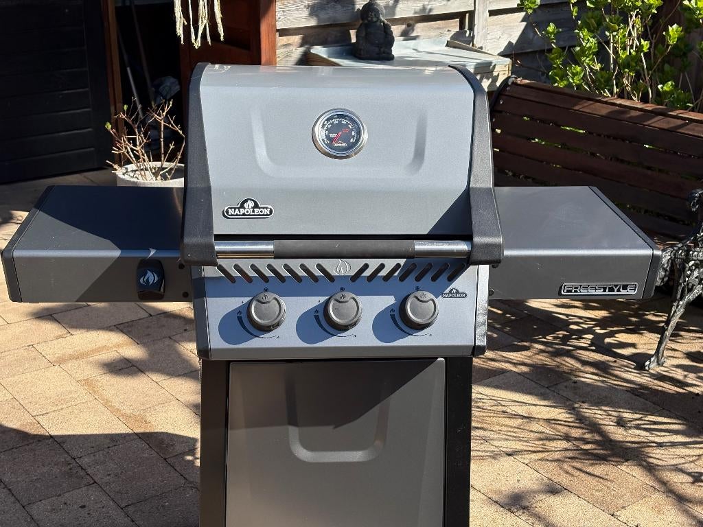 Gasbarbecue Napoleon, Ophalen, Zo goed als nieuw, Napoleon
