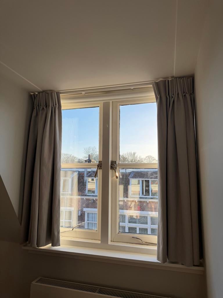 4 paar lichtgrijze linnen verduisterende gordijnen, Ophalen, Gebruikt, 100 tot 150 cm, 150 tot 200 cm