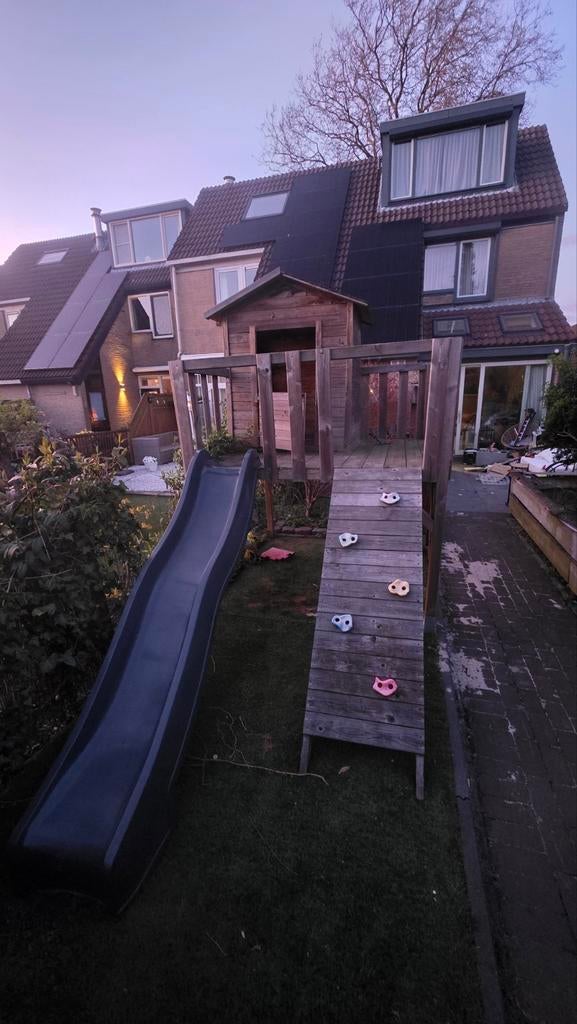 Houten speeltoestel met glijbaan en klimwand, Ophalen, Glijbaan