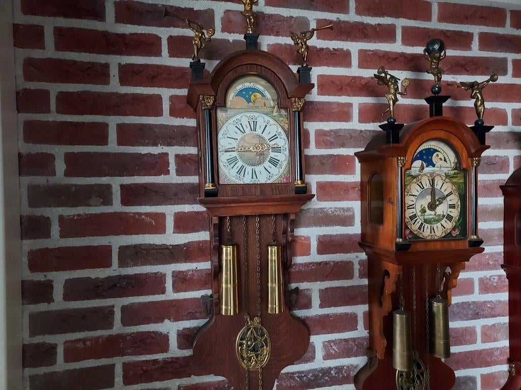 2 kleine Friese klokken € 85,-, Ophalen