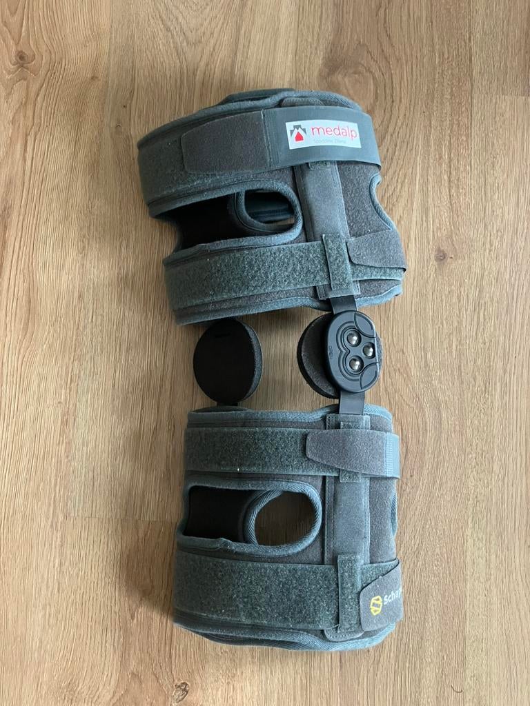Instelbare kniebrace / beenstabilisator, Ophalen of Verzenden, Zo goed als nieuw