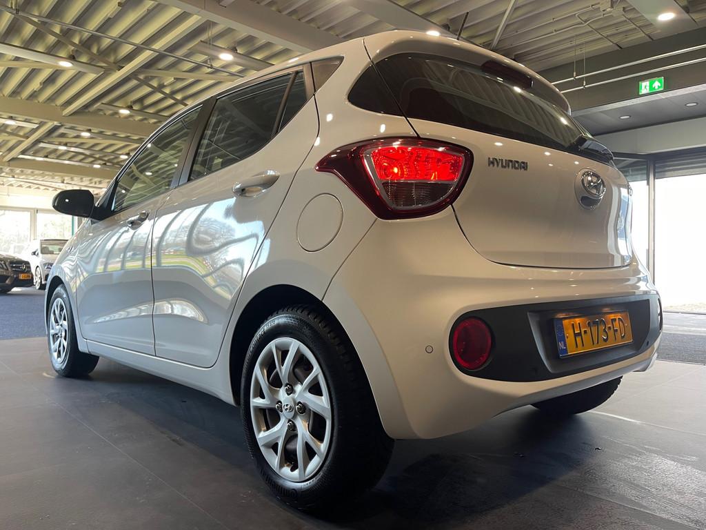 Hyundai I10 1.0i Comfort CRUISE PARKEERSENSOREN NAVI, Bluetooth, Gebruikt, 4 stoelen, Wit