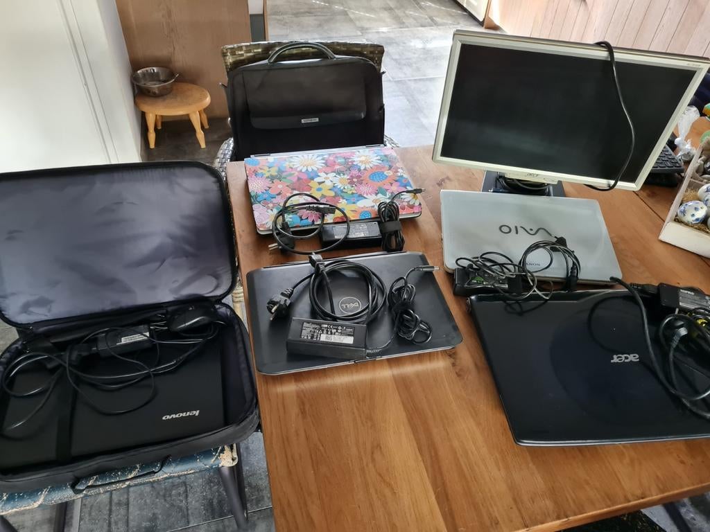 Te koop: partij laptops + accessoires (4 laptops, scherm en, Ophalen of Verzenden, Gebruikt, 14 inch