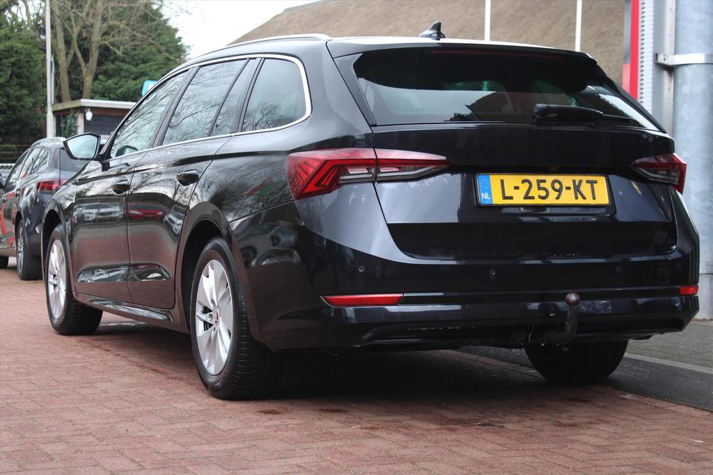 SKODA Octavia Combi 1.0 TSI *Business* | Trekhaak | Carplay, Metallic lak, Stof, Gebruikt, Zwart