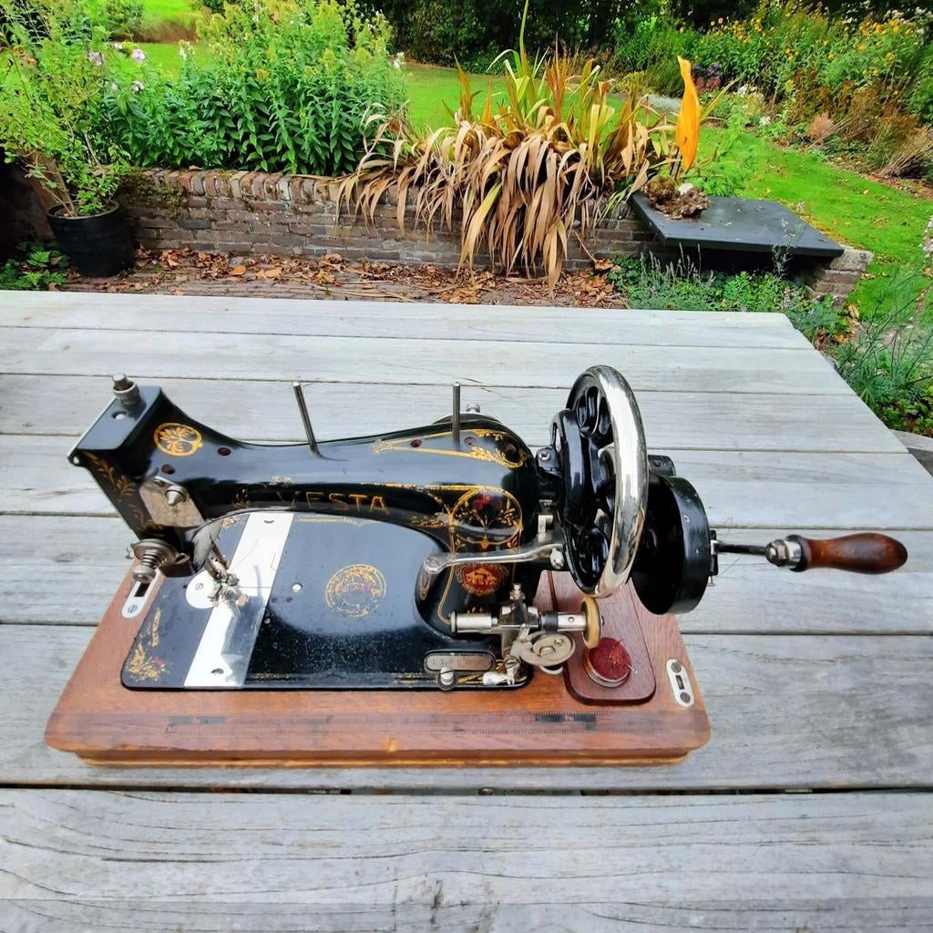 Antieke Frigga Naaimachine - Decoratief en Functioneel, Ophalen of Verzenden