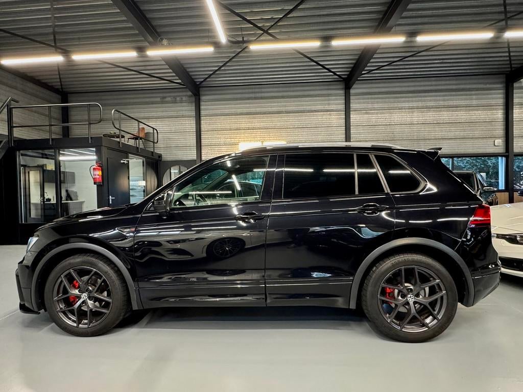 Volkswagen Tiguan 1.5 TSI R-line Comfortline Business Pano/L, Auto's, Voorwielaandrijving, Euro 6, 4 cilinders, Zwart