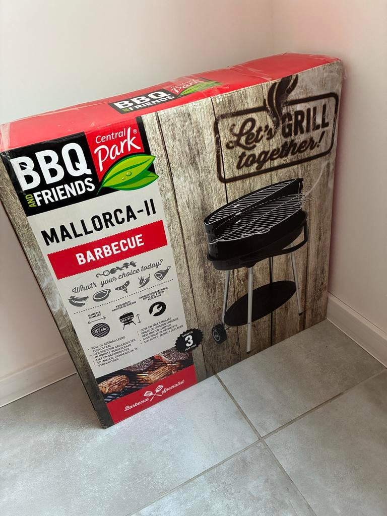Nieuwe Central Park BBQ & Friends Mallorca-II Barbecue, Ophalen, Gebruikt, Met accessoires
