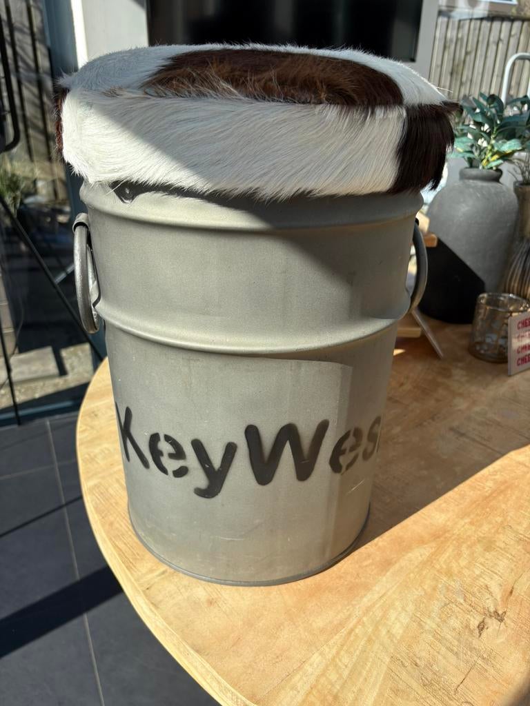 Bijzettafeltje/opberg, Minder dan 55 cm, Metaal of Aluminium, Rond, Zo goed als nieuw