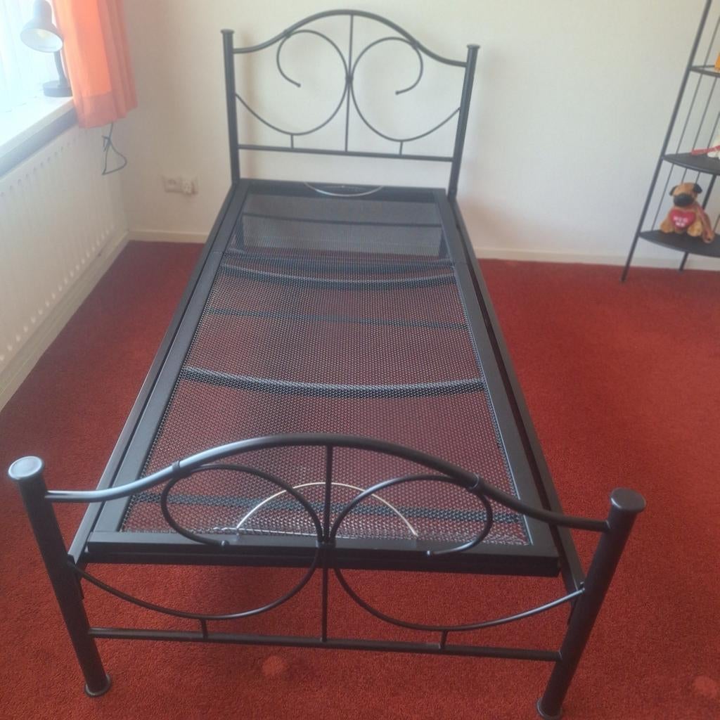 Zwart metaal bed 90x200 verstelbare spiraal bedbodem, 90 cm, Eenpersoons, Zwart, Ophalen of Verzenden