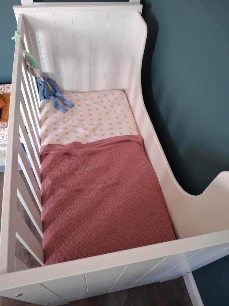 Prachtig baby / kleuter bedtje wit, Ophalen, Minder dan 140 cm, Minder dan 70 cm