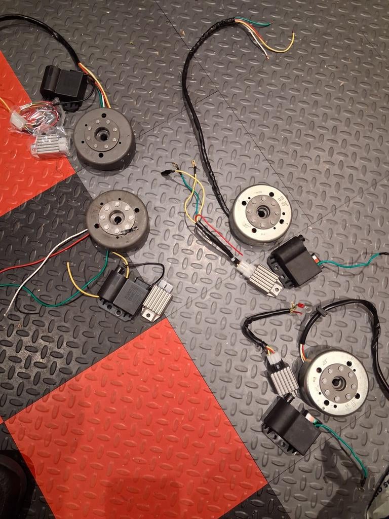 4 kokusan ontstekingen 50cc, Ophalen of Verzenden