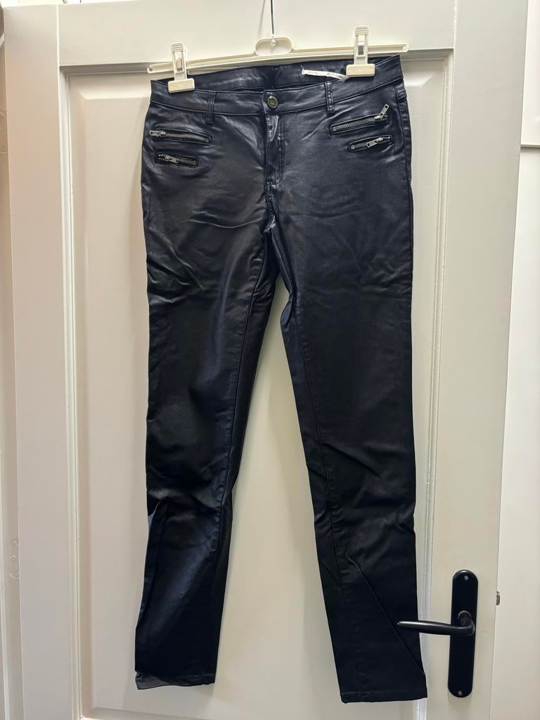 Zwarte Leerlook Broek - Crazy Lover - Maat L (valt als M), Kleding | Dames, Maat 38/40 (M), Zwart, Ophalen of Verzenden, Lang