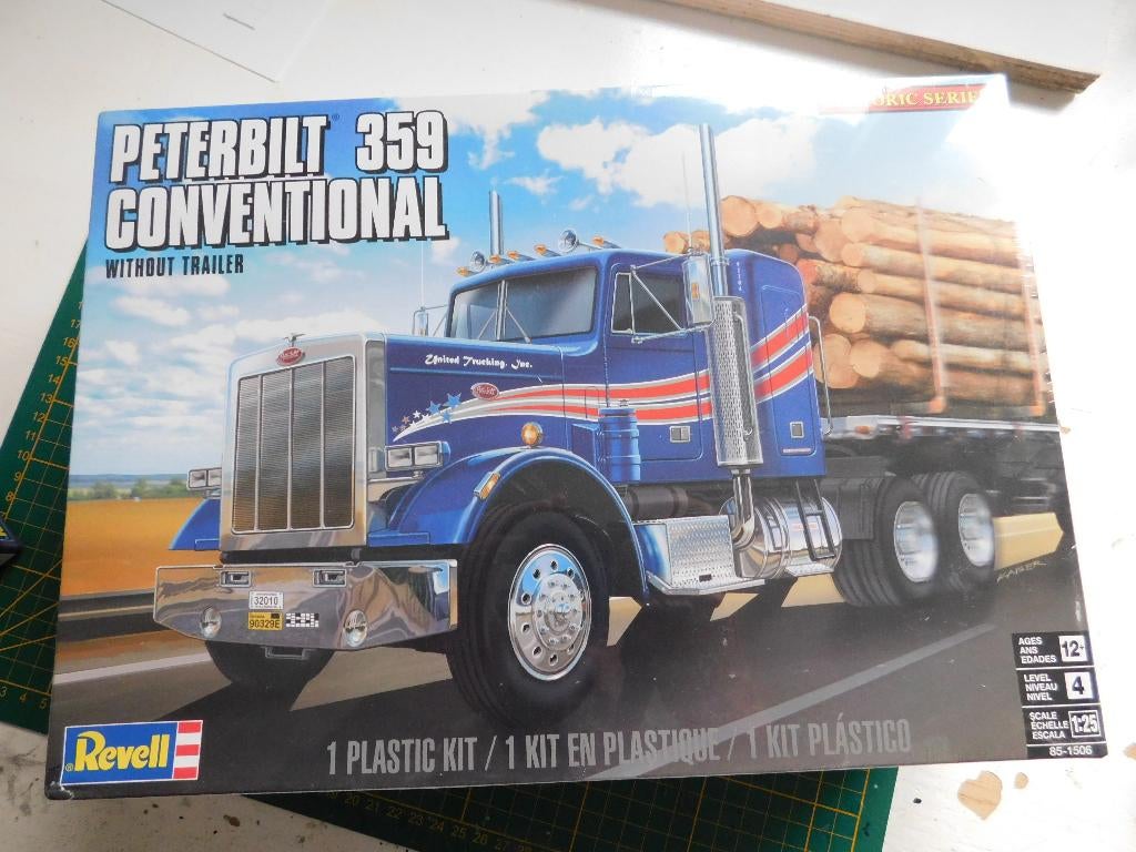 Peterbilt 359 Revell NIEUW ! modelbouw truck 1:24, Hobby en Vrije tijd, Modelbouw | Auto's en Voertuigen, 1:50 of kleiner, Revell