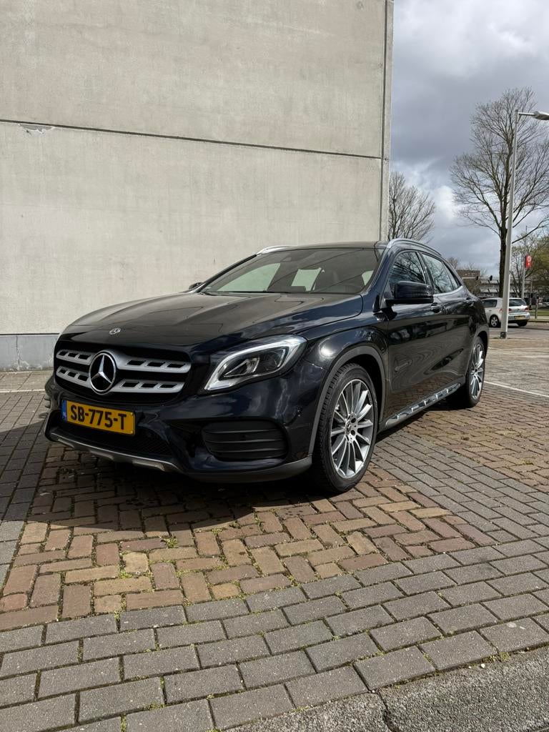 Mercedes-Benz GLA Gla200 1.6 Auto 2018 Zwart, Auto's, Mercedes-Benz, 715 kg, Zwart, Bedrijf, 1335 kg