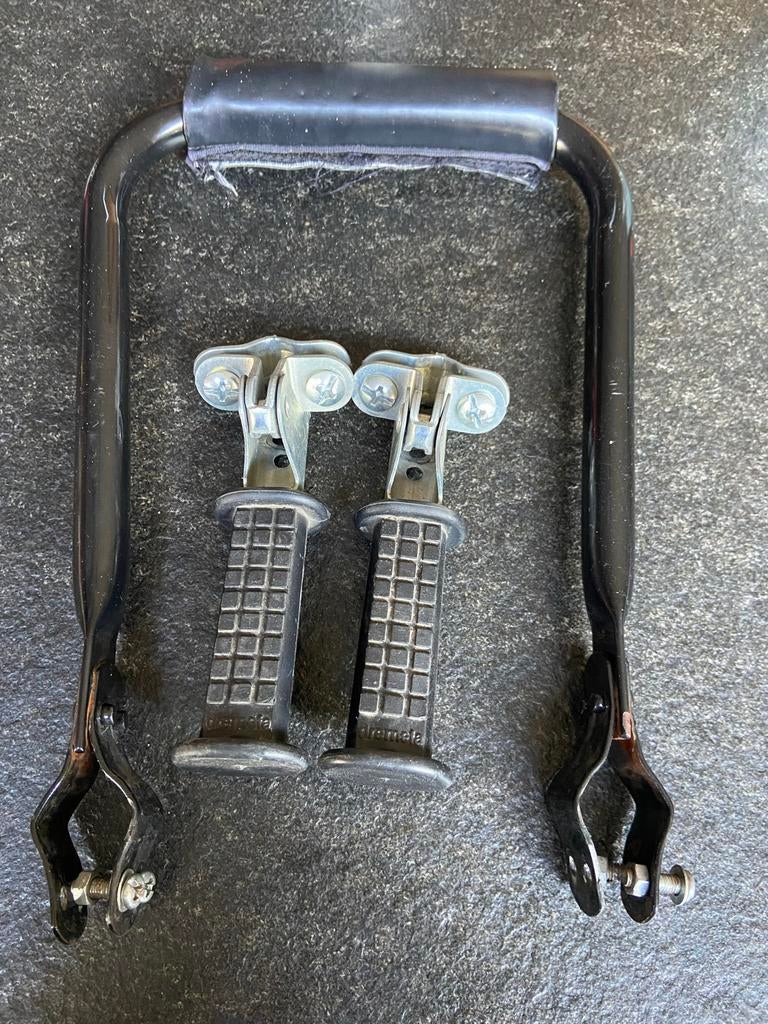 Beugel met voetsteuntjes voor kinderzitje op de fiets, Fietsen en Brommers, Fietsaccessoires | Fietsstoeltjes, Ophalen of Verzenden