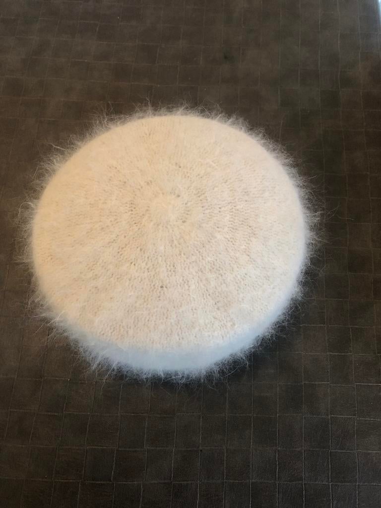 Wit harig dopje, winter hoedje, Ophalen of Verzenden, Gedragen, One size fits all, Hoed