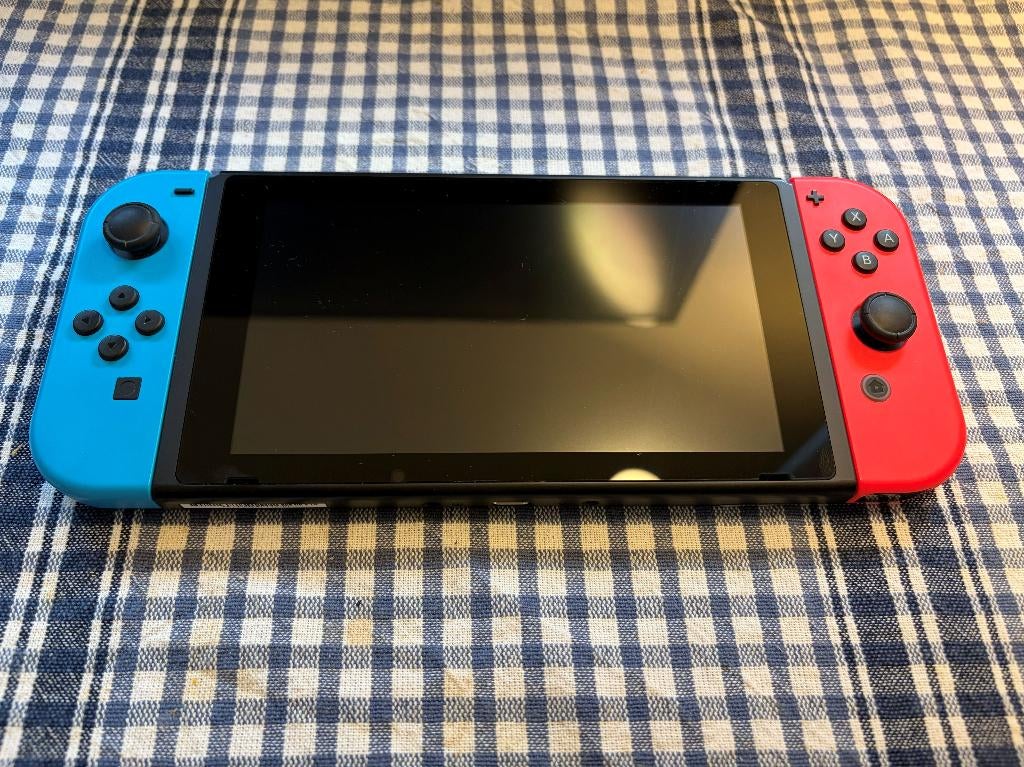 Nintendo Switch + Pro Controller, Dock, Cables, SD & Case, Zo goed als nieuw, Met 3 controllers of meer, Met harde schijf, Ophalen