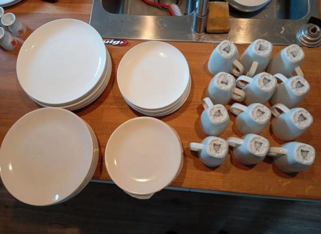Compleet servies: borden en mokken (Ikea, AH, Xenos), Huis en Inrichting, Keuken | Servies, Ophalen, Gebruikt, Effen, Porselein