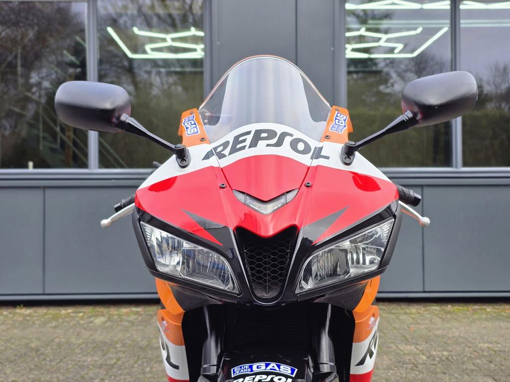 Honda Sport CBR 600RR Repsol uitgevoerd. Nieuwe banden. - foto 2
