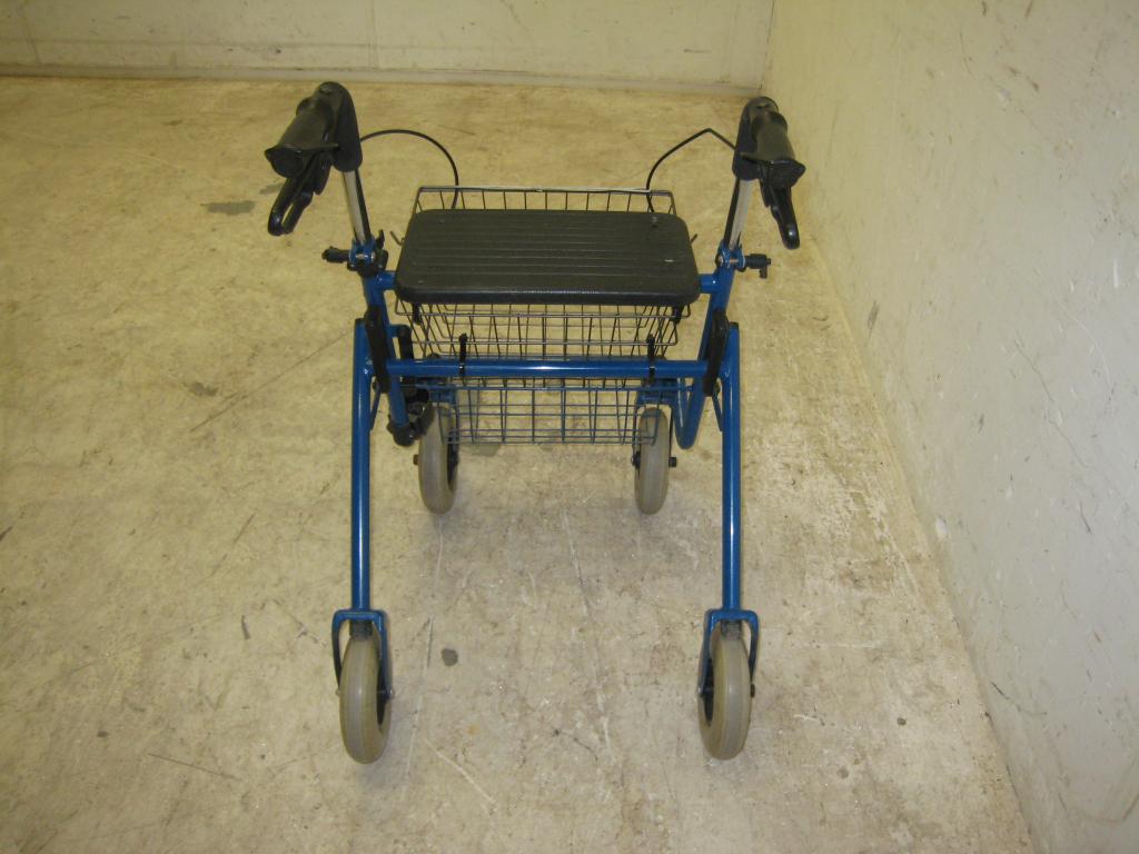 Blauwe rollator, Niet ingevuld, Gebruikt, Niet ingevuld, Niet ingevuld