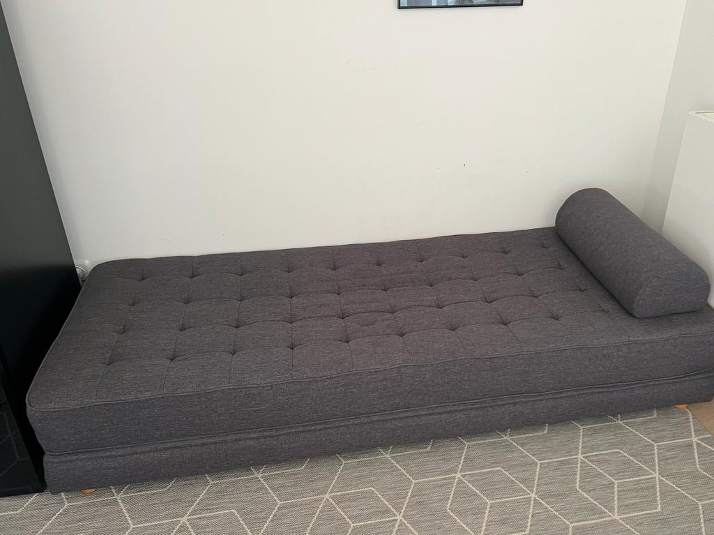 Donkergrijze slaap divan van Jysk, Ophalen, Tweepersoons, 190 cm of minder, Zo goed als nieuw