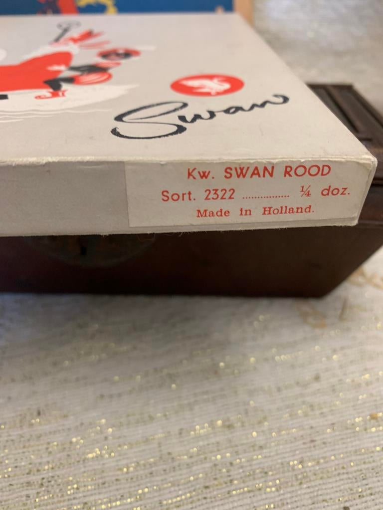 Zeer oud zakdoek doosje Swan. Sinterklaas, Diversen, Sinterklaas, T, Ophalen of Verzenden, Zo goed als nieuw, N