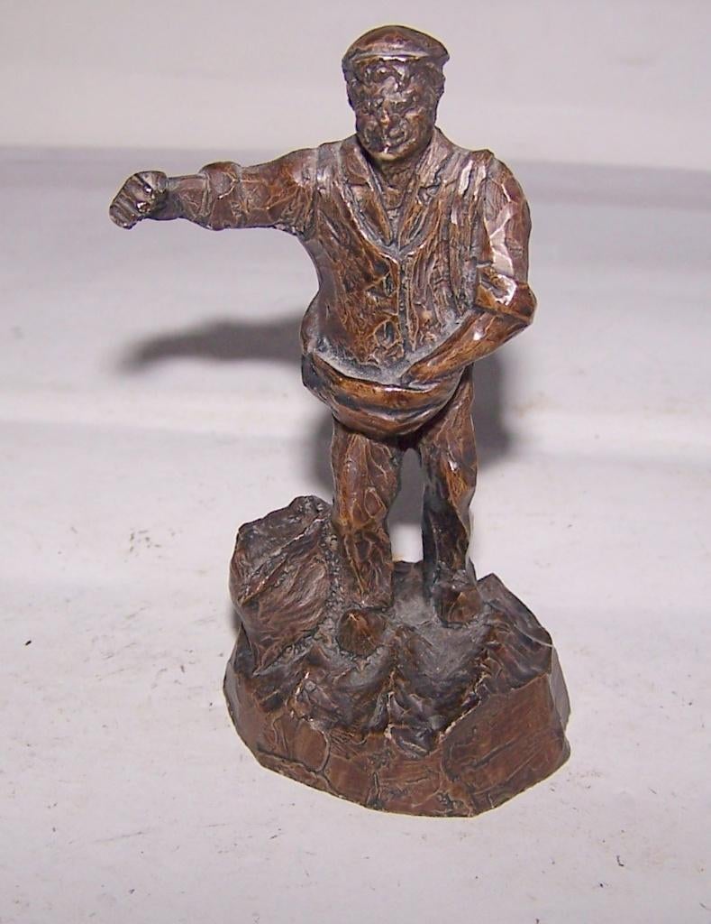 Frans beeldje "De Zaaier". Nieuwstaat. H. 9cm., Ophalen of Verzenden
