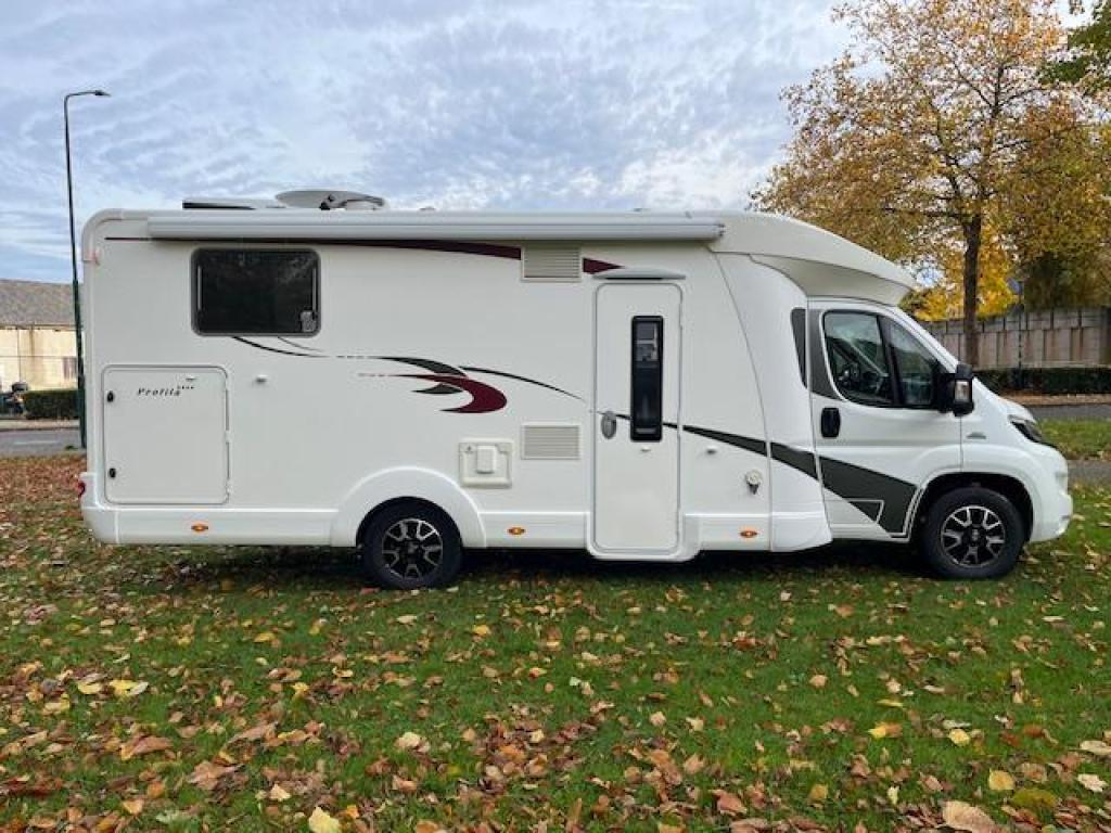 Eura Mobil Profila 720 QB Topstaat, super compleet, Caravans en Kamperen, Standaard zit, Ringverwarming, Bedrijf, Half-integraal