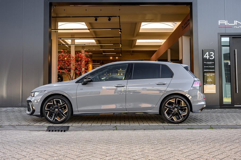 Volkswagen Golf 1.5 eTSI R-Line Edition|Pano|Hud|Harmankardo, 4 cilinders, 150 pk, Adaptive Cruise Control, Leder en Stof