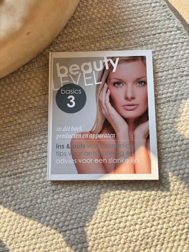 Beauty Level Basics 3: Opleiding tot Schoonheidsspecialist, Boeken, Ophalen of Verzenden, Zo goed als nieuw, Overige typen