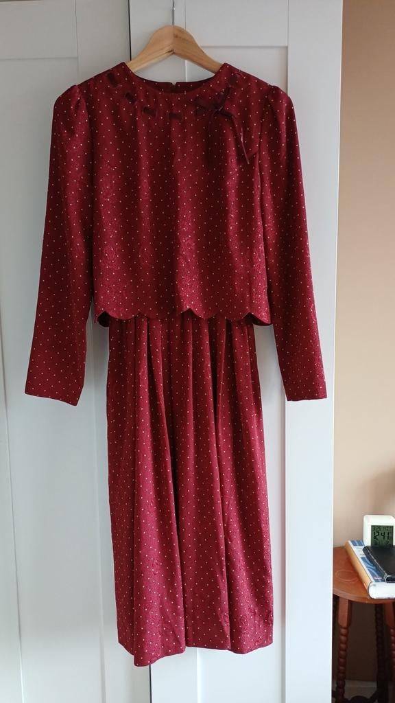 Vintage rode jurk met stippen en strik maat 36, Kleding | Dames, Jurken, Zo goed als nieuw, Maat 36 (S), Rood, Onder de knie, Ophalen of Verzenden