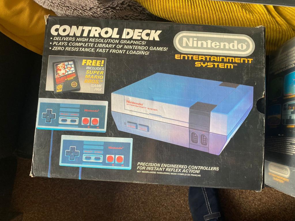 Nintendo NES controler deck of  action set in doos orgineel, Ophalen of Verzenden, Zo goed als nieuw, Met 2 controllers, Met zapper/pistool
