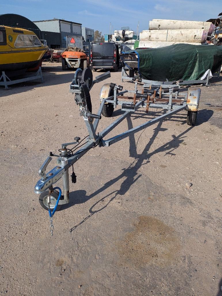 Boottrailer met wielen 5 meter, Watersport en Boten, Boottrailers, Ophalen, Minder dan 1500 kg, Gebruikt, Sloepentrailer