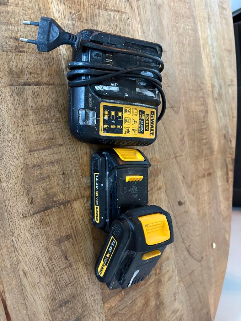 2 DeWalt accu's (14.4V) inclusief lader, Gebruikt, Variabele snelheid, Overige typen, Ophalen of Verzenden