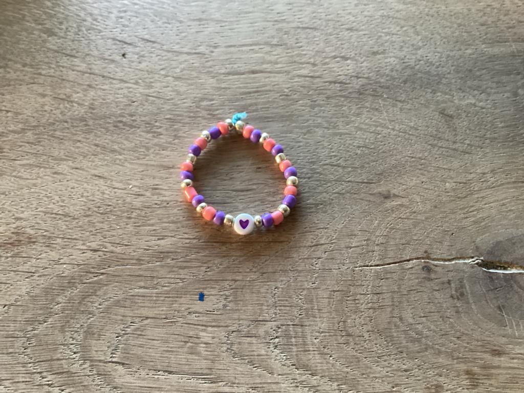 Kleurrijke kralenarmband met hartje, Overige kleuren, Kunststof of Plastic, Nieuw, Ophalen of Verzenden