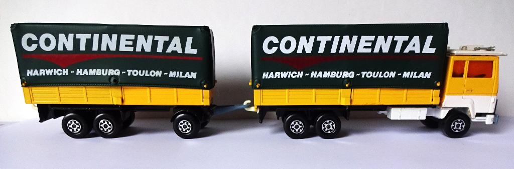 Te Koop aangeboden: Ford Continental truck + aanhanger 1:50, Hobby en Vrije tijd, Modelauto's | 1:50, Ophalen of Verzenden, Zo goed als nieuw