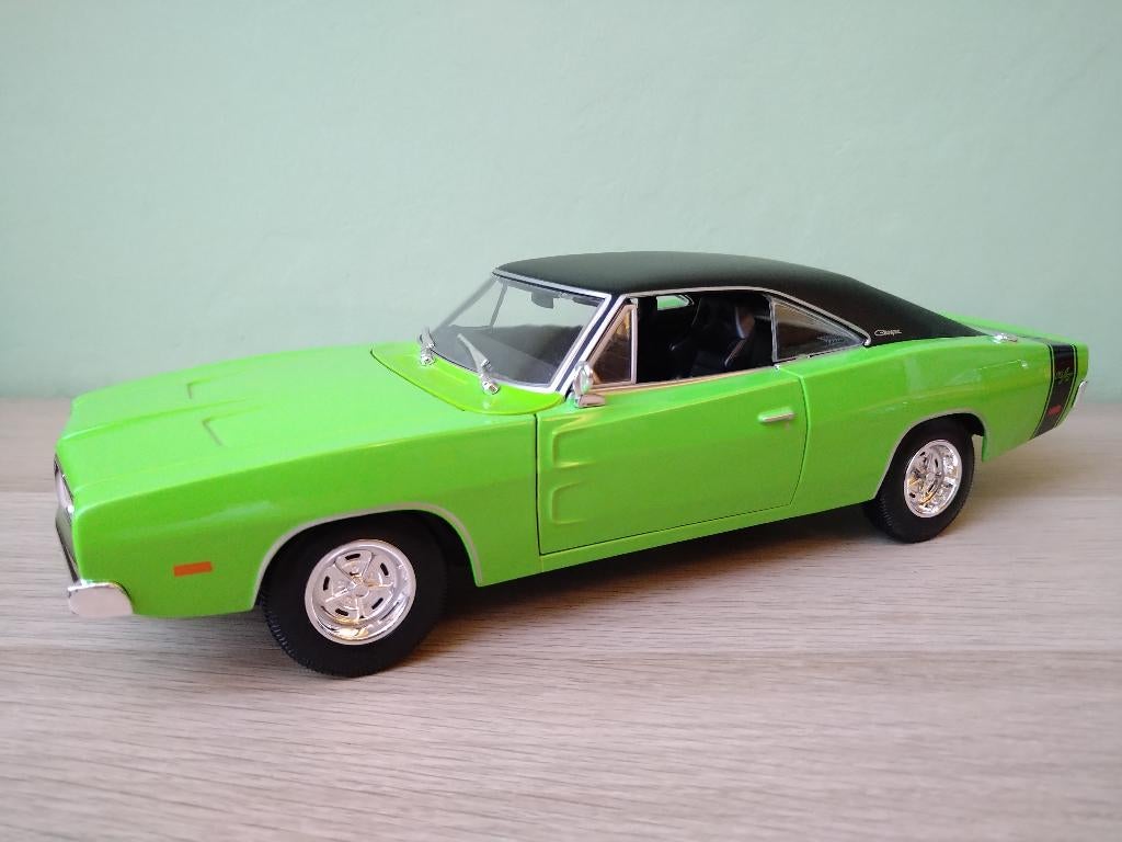 1969 Dodge Charger R/T Green Vinyl Top Maisto 1:18, Hobby en Vrije tijd, Modelauto's | 1:18, Ophalen of Verzenden, Zo goed als nieuw