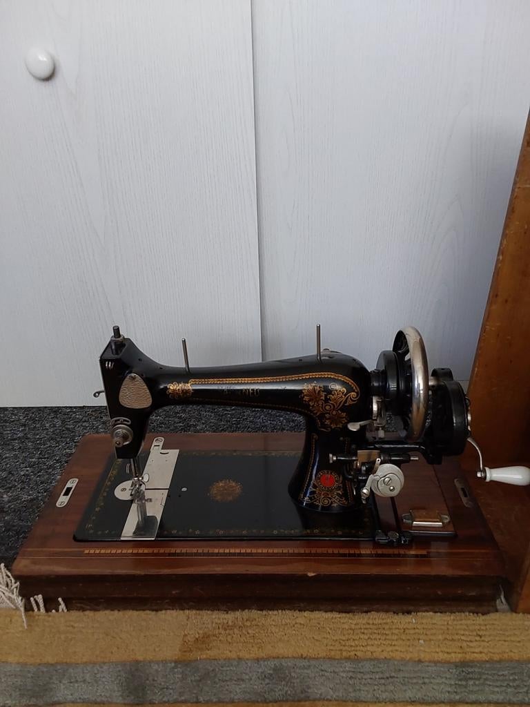 Haid & Neu naaimachine met kast, Ophalen of Verzenden