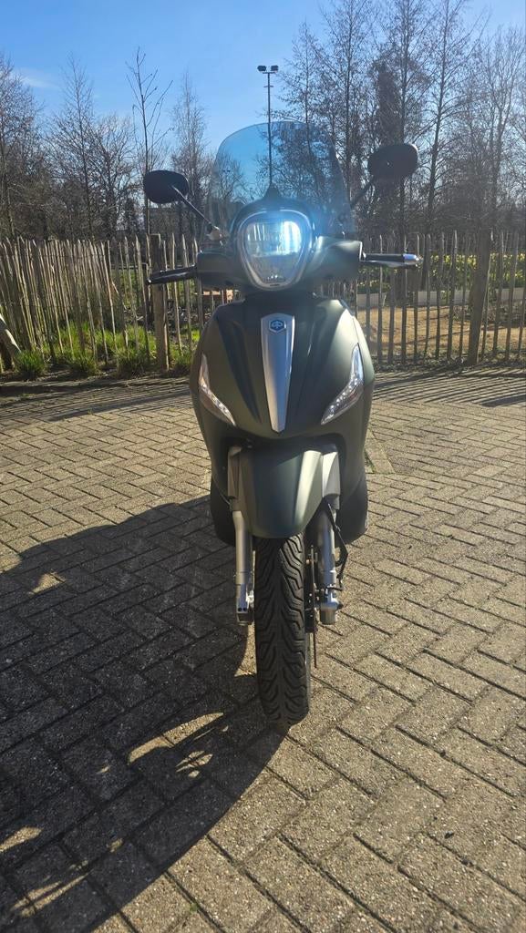 Beverly 350cc sport, Ophalen, Zo goed als nieuw, Benzine, Overige modellen