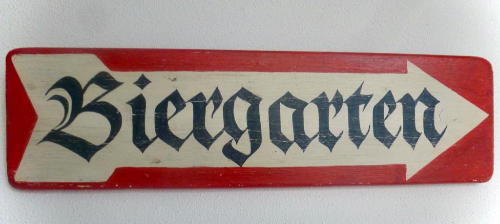Handgeschilderd houten pijl bord / Biergarten / Duitsland, Rood, Hout, Nieuw, DeKameraadschap
